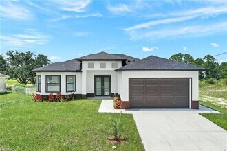 3212 Vera Ct in Lehigh Acres, FL - Foto de edificio - Building Photo