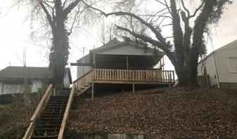 909 Wilson St in Charleston, WV - Building Photo