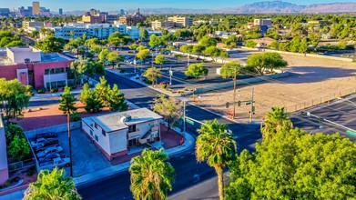 501 Shadow Ln in Las Vegas, NV - Building Photo - Building Photo