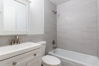 3723 N Pine Grove Ave, Unit E3 in Chicago, IL - Foto de edificio - Building Photo