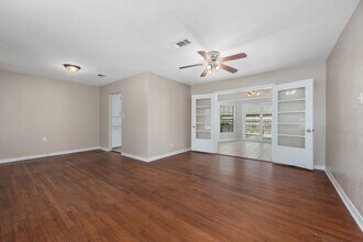 PRE-LEASING Spacious 2 Bed/1 Bath with Har in Bryan, TX - Building Photo - Building Photo