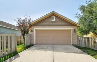 1042 Dorn in Kyle, TX - Building Photo - Building Photo