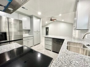 3106 Stacy Ln in Deer Park, TX - Foto de edificio - Building Photo