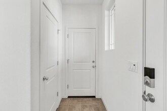 7657 Bracer Wy in Sacramento, CA - Building Photo - Building Photo