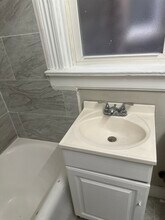 2818 W Wilcox St, Unit 1 in Chicago, IL - Foto de edificio - Building Photo