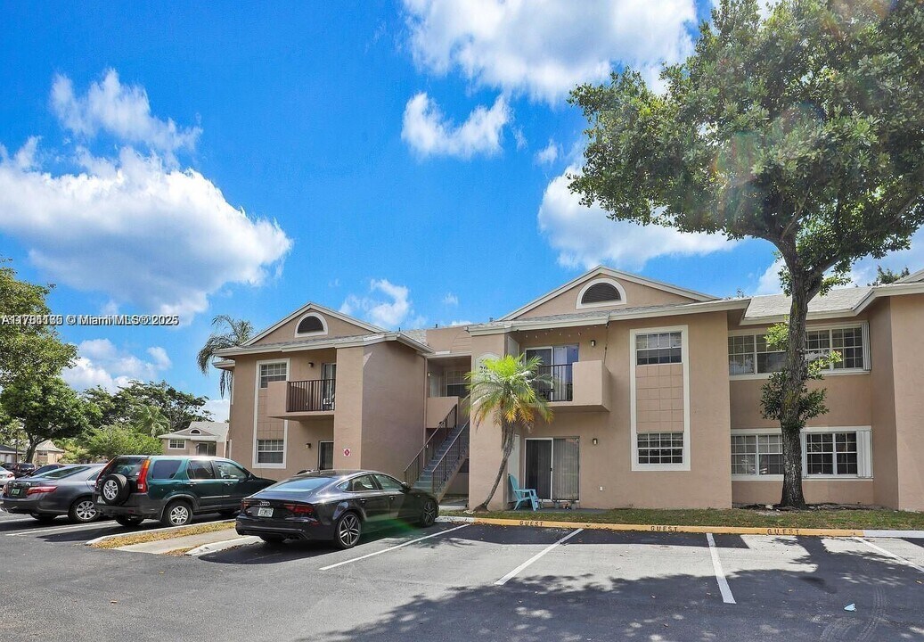 2361 NW 96th Terrace in Pembroke Pines, FL - Building Photo