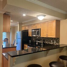 50 Yacht Cv Dr in Hilton Head Island, SC - Building Photo - Building Photo