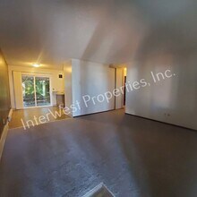 5221-5225 SE Glen Echo Ave in Milwaukie, OR - Building Photo - Building Photo