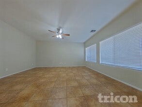15034 N 146th Ln in Surprise, AZ - Foto de edificio - Building Photo
