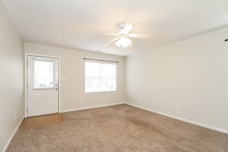 3720 Cheshire Woods Dr in Winston-Salem, NC - Building Photo - Building Photo