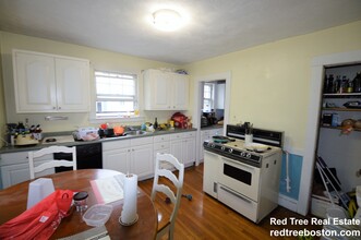 94 Beechcroft St, Unit 2 in Boston, MA - Building Photo - Building Photo