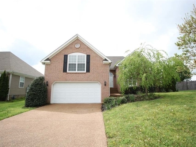 1034 Persimmon Dr in Spring Hill, TN - Building Photo
