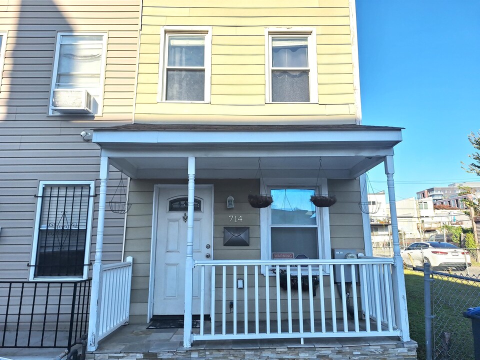 714 19th St NE in Washington, DC - Building Photo