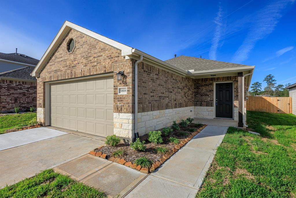 5808 Begonia Ct in Montgomery, TX - Building Photo