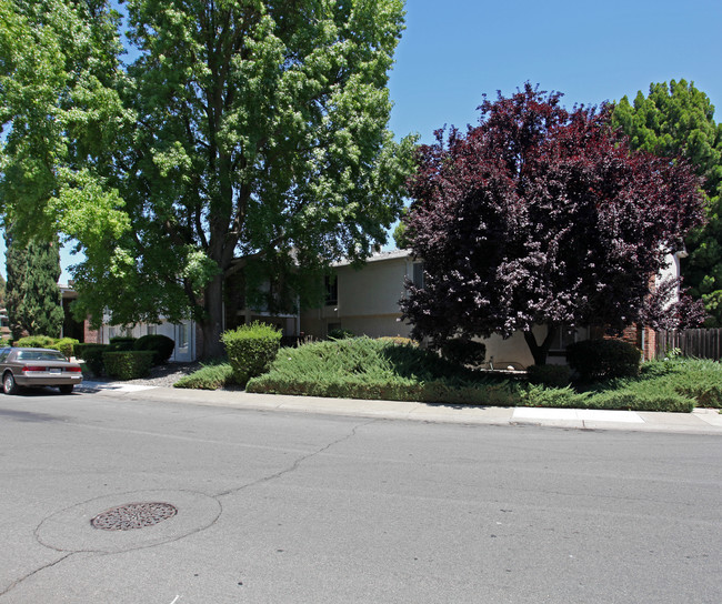 Colony House Apartments in Sacramento, CA - Foto de edificio - Building Photo