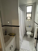 405 E 72nd St in New York, NY - Building Photo - Building Photo