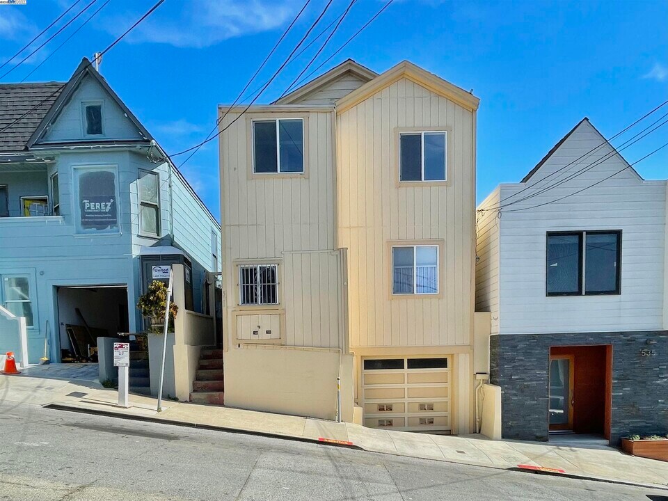 521 Gates St in San Francisco, CA - Building Photo