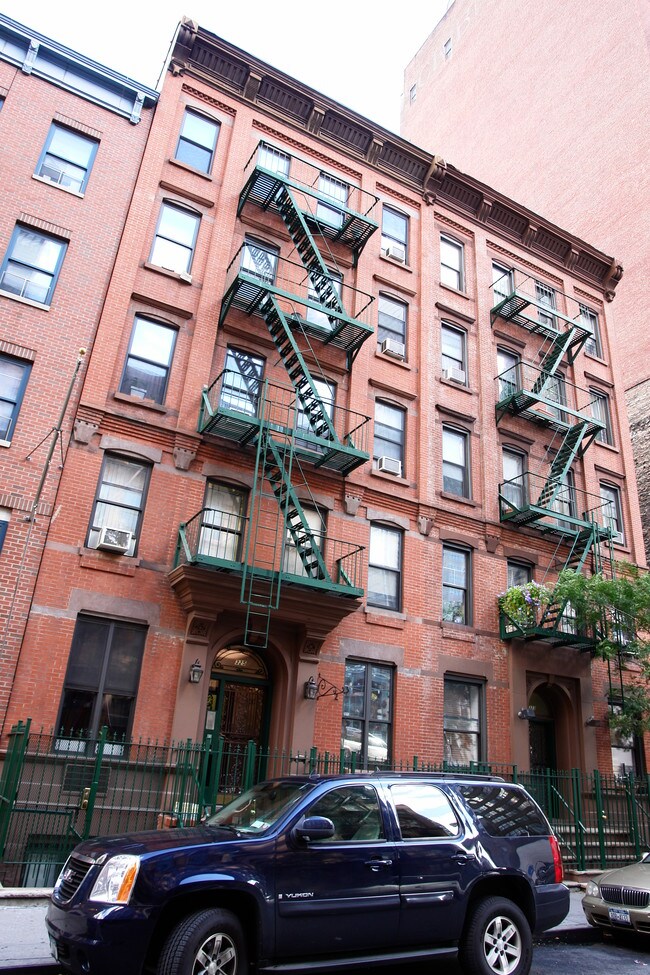323-325 W 43rd St in New York, NY - Foto de edificio - Building Photo