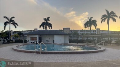 3038 Cornwall B in Boca Raton, FL - Building Photo - Building Photo