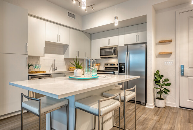 Marina Walk Apartments in St. Petersburg, FL - Building Photo - Interior Photo