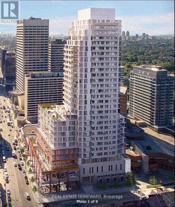 33 Helendale Ave in Toronto, ON - Building Photo