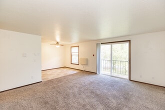 Mount Mary Apartments in Green Bay, WI - Foto de edificio - Building Photo