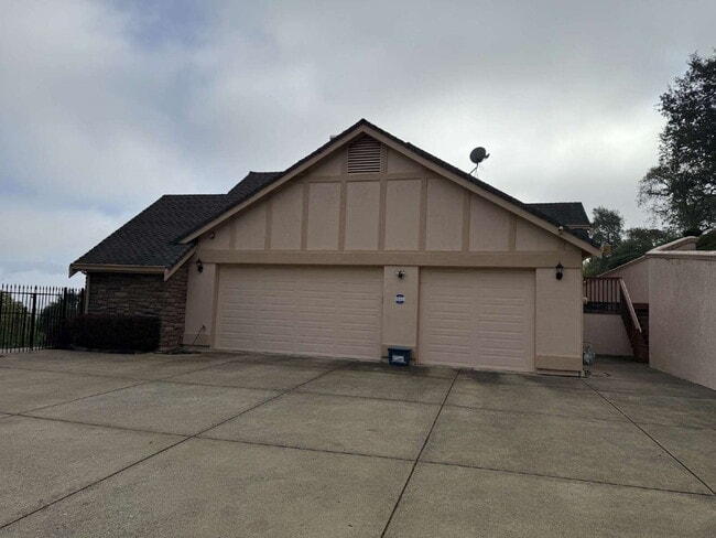 15775 Casino Real in Morgan Hill, CA - Building Photo - Building Photo