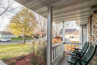1037 Fountain Dr in Sun Prairie, WI - Building Photo - Building Photo
