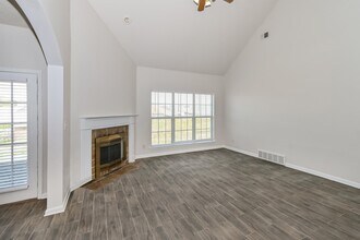 5567 Queens Ring Cove in Memphis, TN - Building Photo - Building Photo