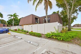 7228 72nd Way in West Palm Beach, FL - Building Photo