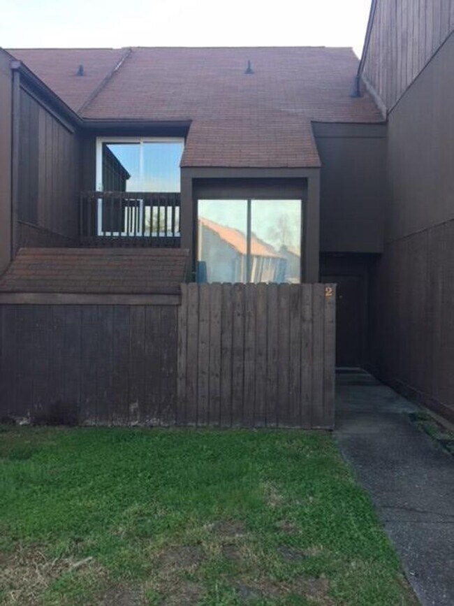 property at 2 Sycamore Ct