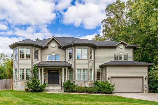 property at 829 Golden Arrow St