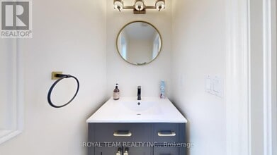 246 Lauderdale Dr in Vaughan, ON - Building Photo - Building Photo