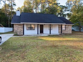 129 Deann Dr in Hinesville, GA - Building Photo