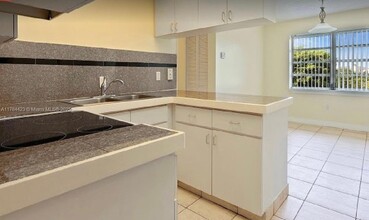 10651 SW 108th Ave, Unit 4B in Miami, FL - Foto de edificio - Building Photo