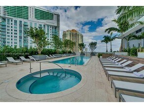 1300 Brickell Bay Dr, Unit 3003 in Miami, FL - Building Photo - Building Photo