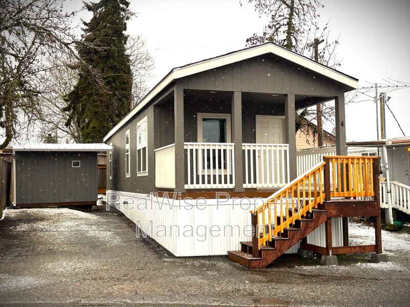 1430 W Central Ave in Sutherlin, OR - Building Photo