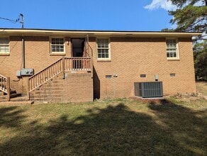 609 Rucker Dr S in St Matthews, SC - Building Photo - Building Photo