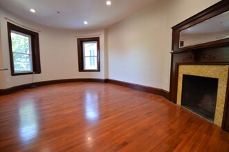 1736 Beacon St, Unit 2 in Brookline, MA - Building Photo - Building Photo