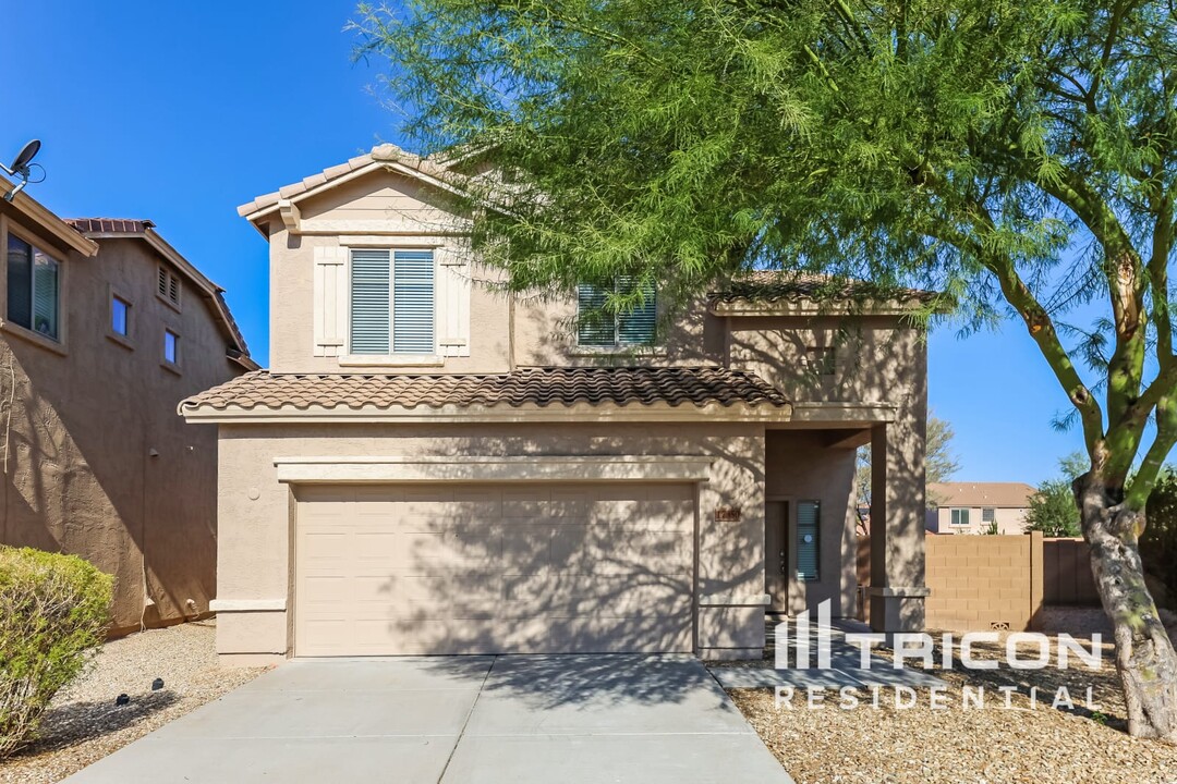 17350 W Mauna Loa Ln in Surprise, AZ - Building Photo