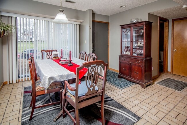 65 Laguna Dr in Lake Ozark, MO - Building Photo - Building Photo