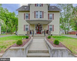 239 Vine St in Delanco, NJ - Building Photo