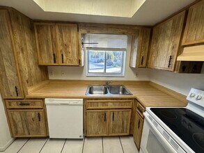 1136 Steven Patrick Ave in Satellite Beach, FL - Foto de edificio - Building Photo