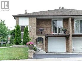 243 Shawnee Cir in Toronto, ON - Building Photo