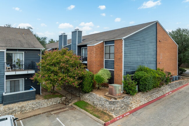 Tramor at the Oaks Apartments
