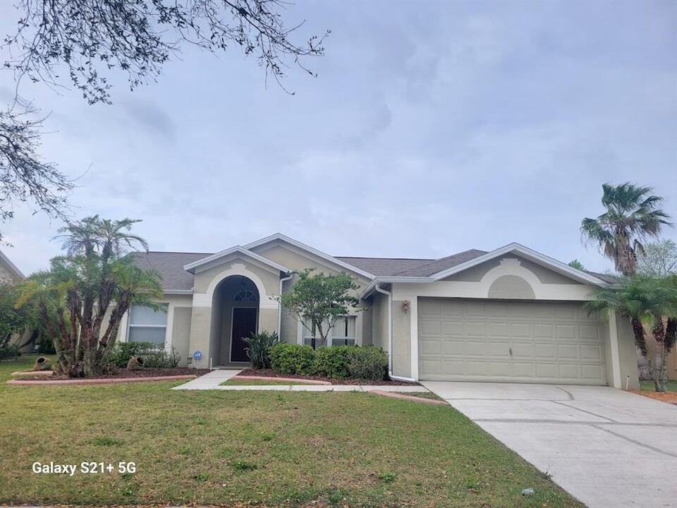 10523 Deepbrook Dr in Riverview, FL - Building Photo