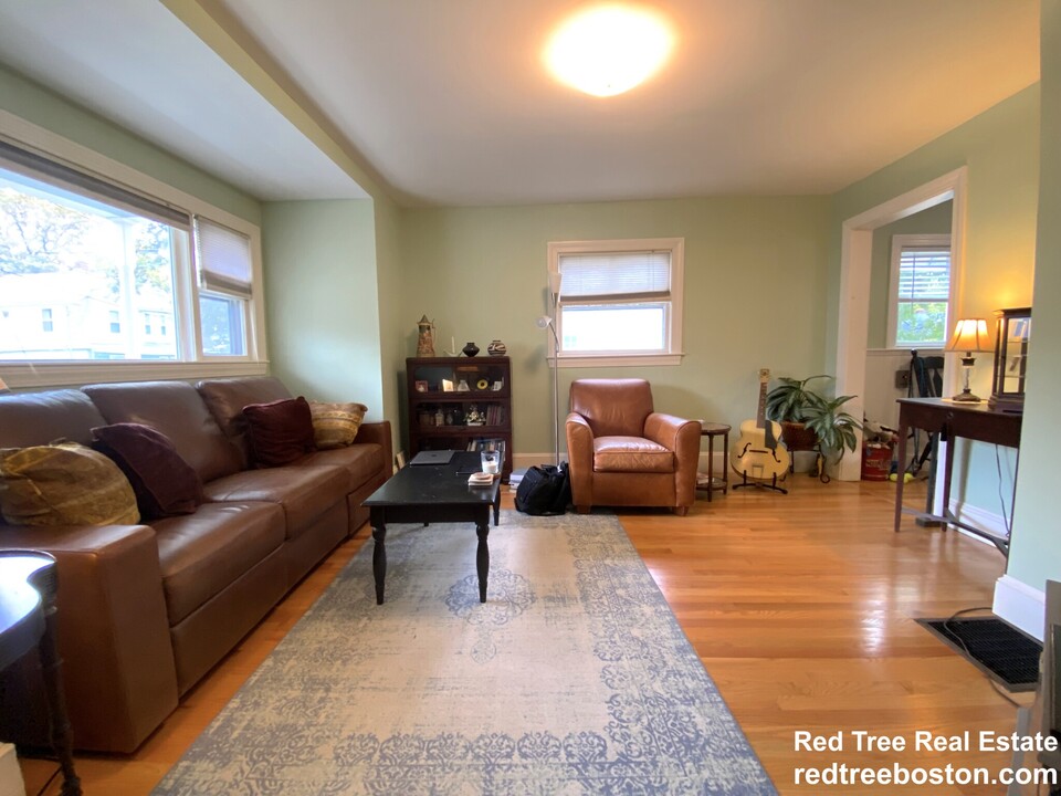 42 Wilmot St, Unit 1 in Watertown, MA - Foto de edificio