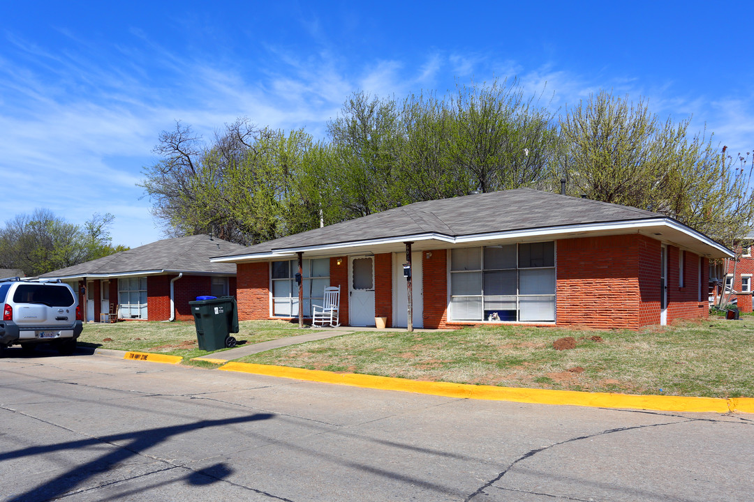 601-607 Hoover St in Norman, OK - Building Photo