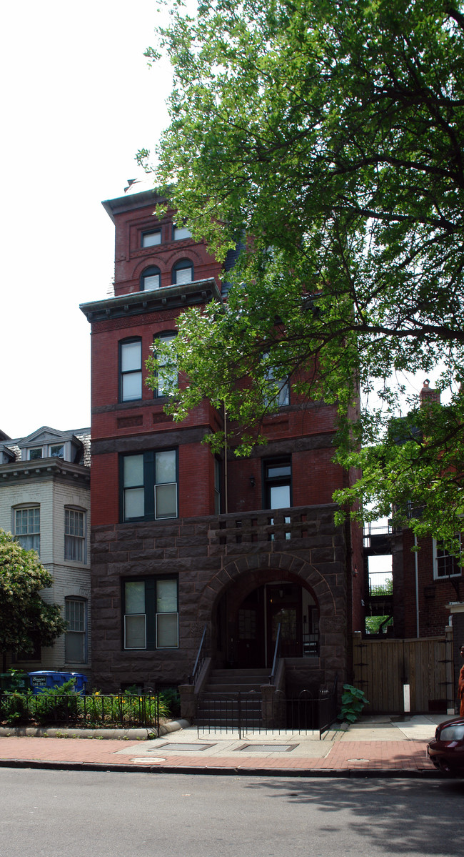 203 3rd St SE in Washington, DC - Foto de edificio - Building Photo