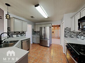 406 Little Lake Rd in Hutto, TX - Building Photo - Building Photo